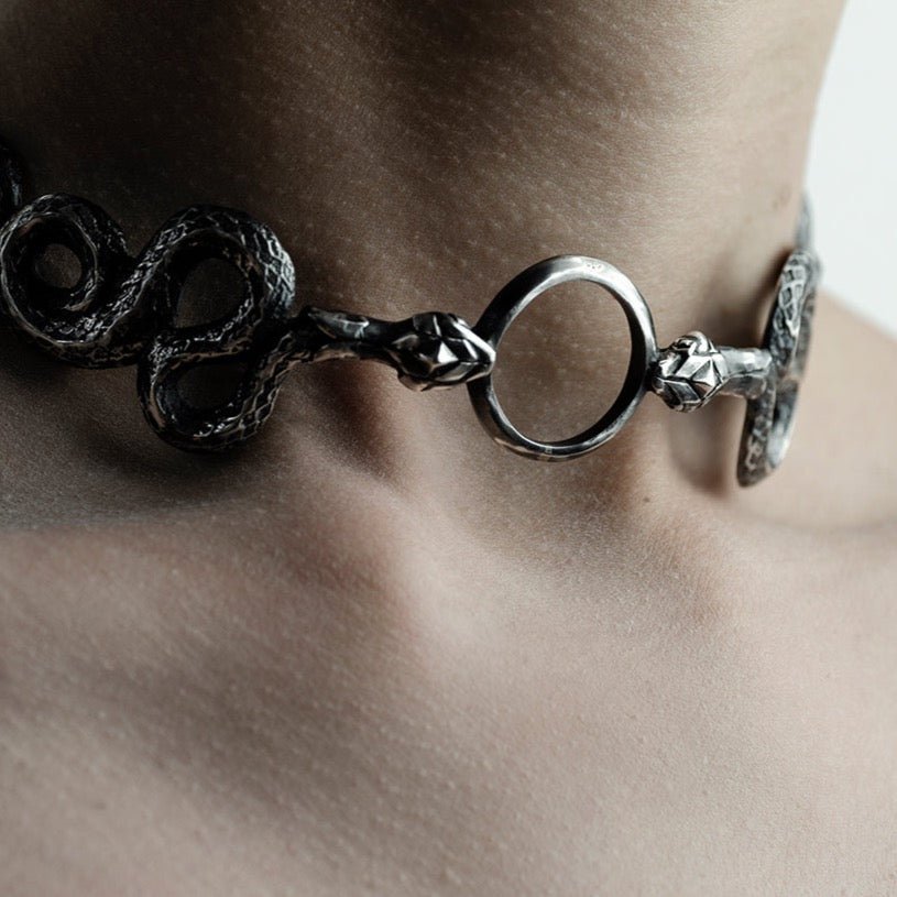SNAKES CHOKER - Macabre Gadgets Store